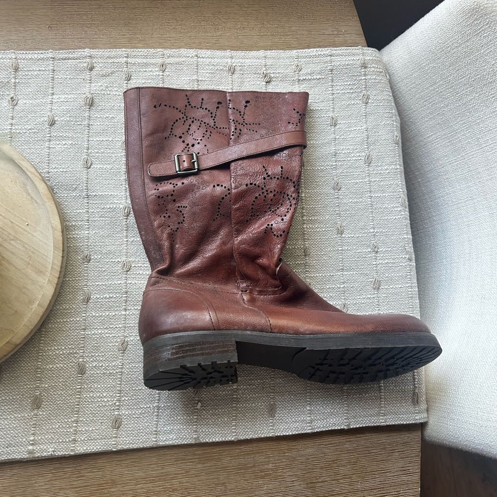 Elegant Brown Leather Heeled Boots